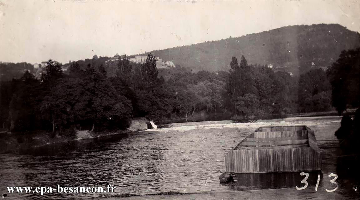 BESANÇON - "The Doubs river and Castle in the background" - 1919